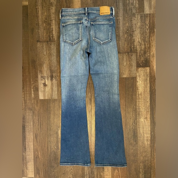 Aritzia | Denim Forum Jeans | The Jane | Mid Rise Boot Cut | Size 28 - Picture 4 of 5
